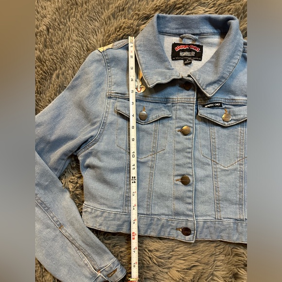 Members Only Women's Looney Tunes Bugs Bunny Denim Jacket Size Small - Picture 10 of 11